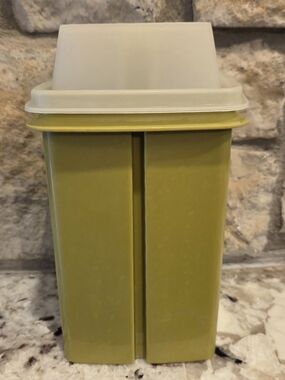 Tupperware Pickle Keeper Holder Avocado Green w/Sheer Lid Complete 1330-1